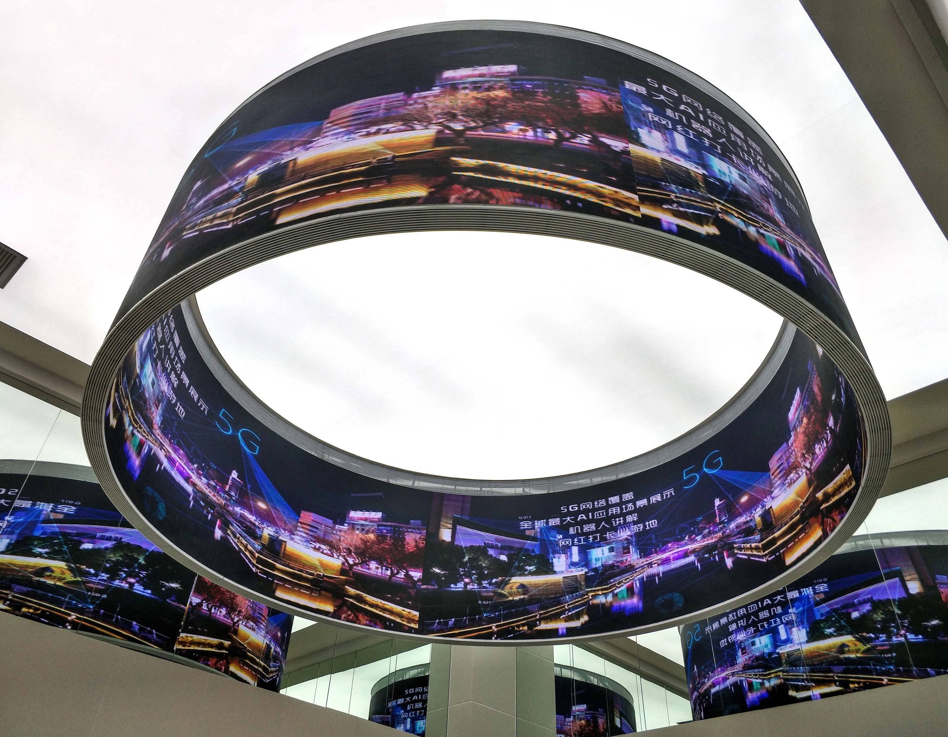 Indoor Flexible Screen - 960mm * 960mm Sheet Metal Cabinet Full-color Screen, Creating Dynamic Indoor Special-shaped Displays (Prices for Special Shapes Calculated Based on the Actual Design) - Image 2